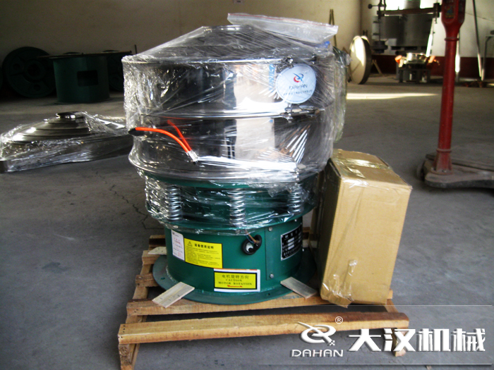 三氯蔗糖粉超聲波振動(dòng)篩采用不銹鋼+碳鋼材質(zhì)的產(chǎn)品能夠更好的節(jié)省成本，同時(shí)能夠達(dá)到想要的篩分效果。