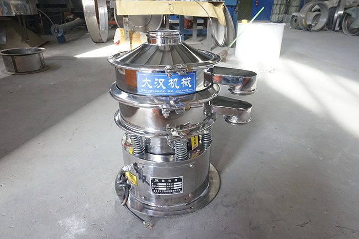 不銹鋼小型振動篩材質(zhì)使用不銹鋼與碳制造而成。