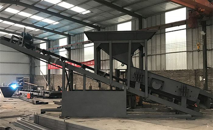 振動篩沙機產(chǎn)品概述:該產(chǎn)品比較適合河道篩沙,沙場篩沙,篩分效率高,經(jīng)久耐用,不易損壞。