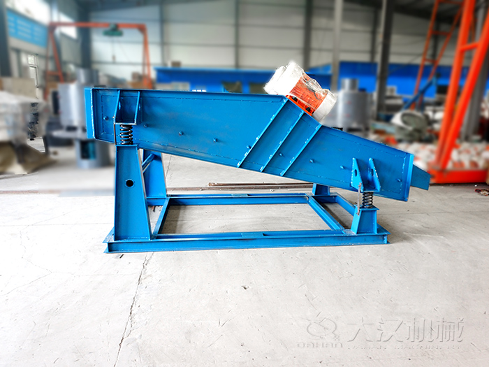 振動脫水篩主要用于選煤，選礦等大型的篩選行業中。