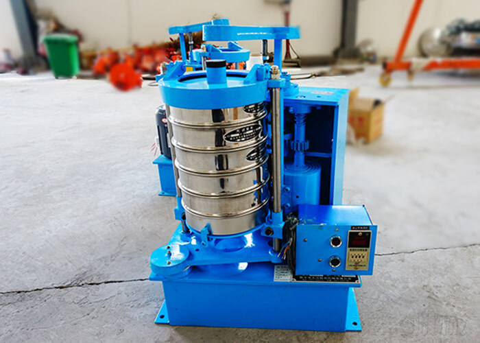 拍擊篩具有水平圓周運動和垂直敲擊運動,下料快、不易堵塞