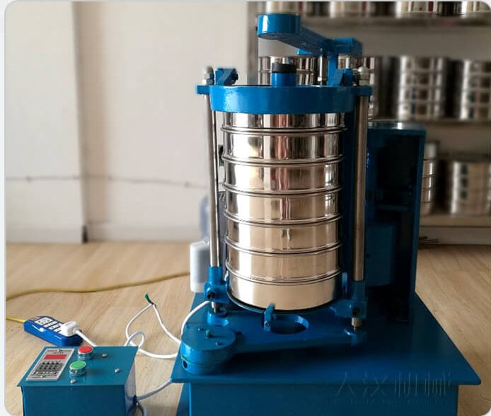 拍擊篩可放1-6層篩框可實(shí)現(xiàn),2-7種不同等級(jí)的物料粒子段。